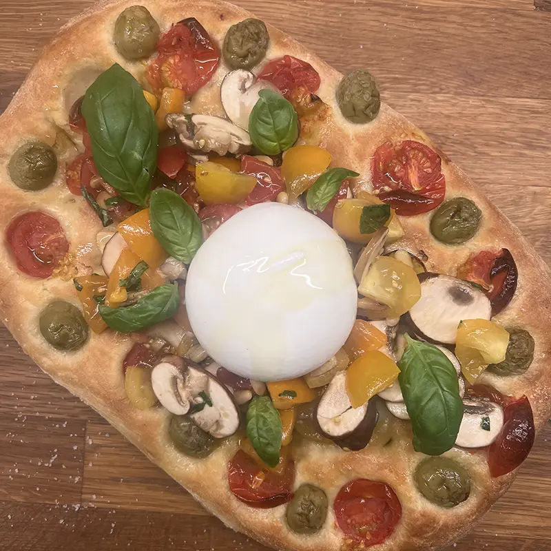 focaccia mit burrata mit zait basilikumöl