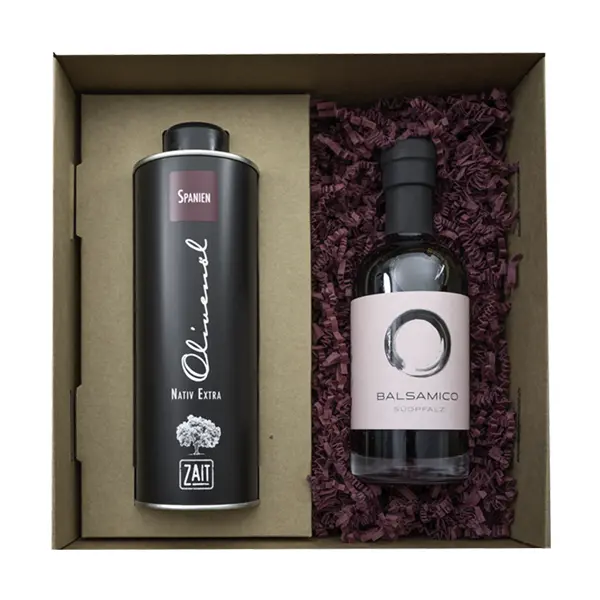 Geschenkset No. 08 mit Olivenöl und Balsamico: Enthalten sind eine 0,5l Dose natives Olivenöl extra von ZAIT aus Katalonien, Spanien und eine Flasche Balsamico-Essig aus der Südpfalz. Die stilvolle Kombination eignet sich ideal für Salate, Dressings und mediterrane Gerichte und kommt in einer dekorativen Geschenkbox.