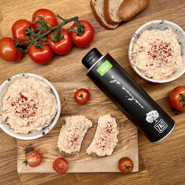 mediterraner dip mit zait basilikumoel